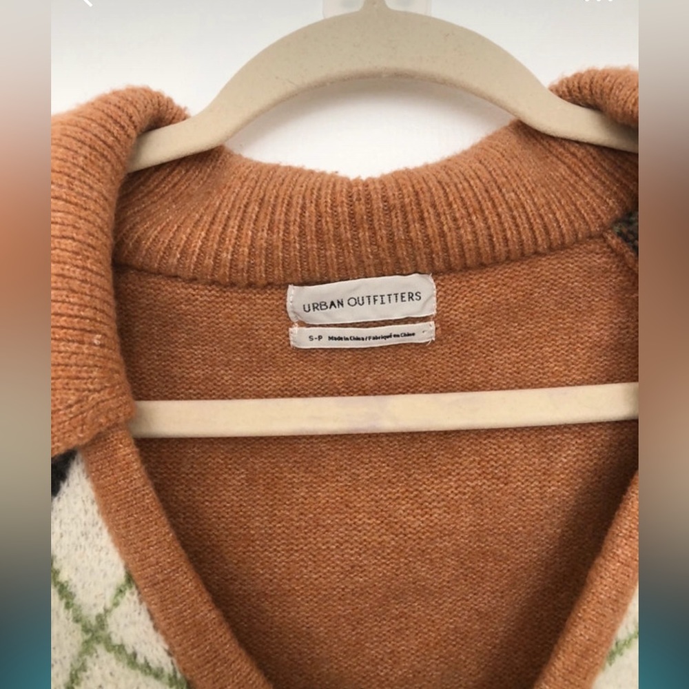 Urban Outfitters Argyle Cropped V neck Sweater - Picture 4 of 5